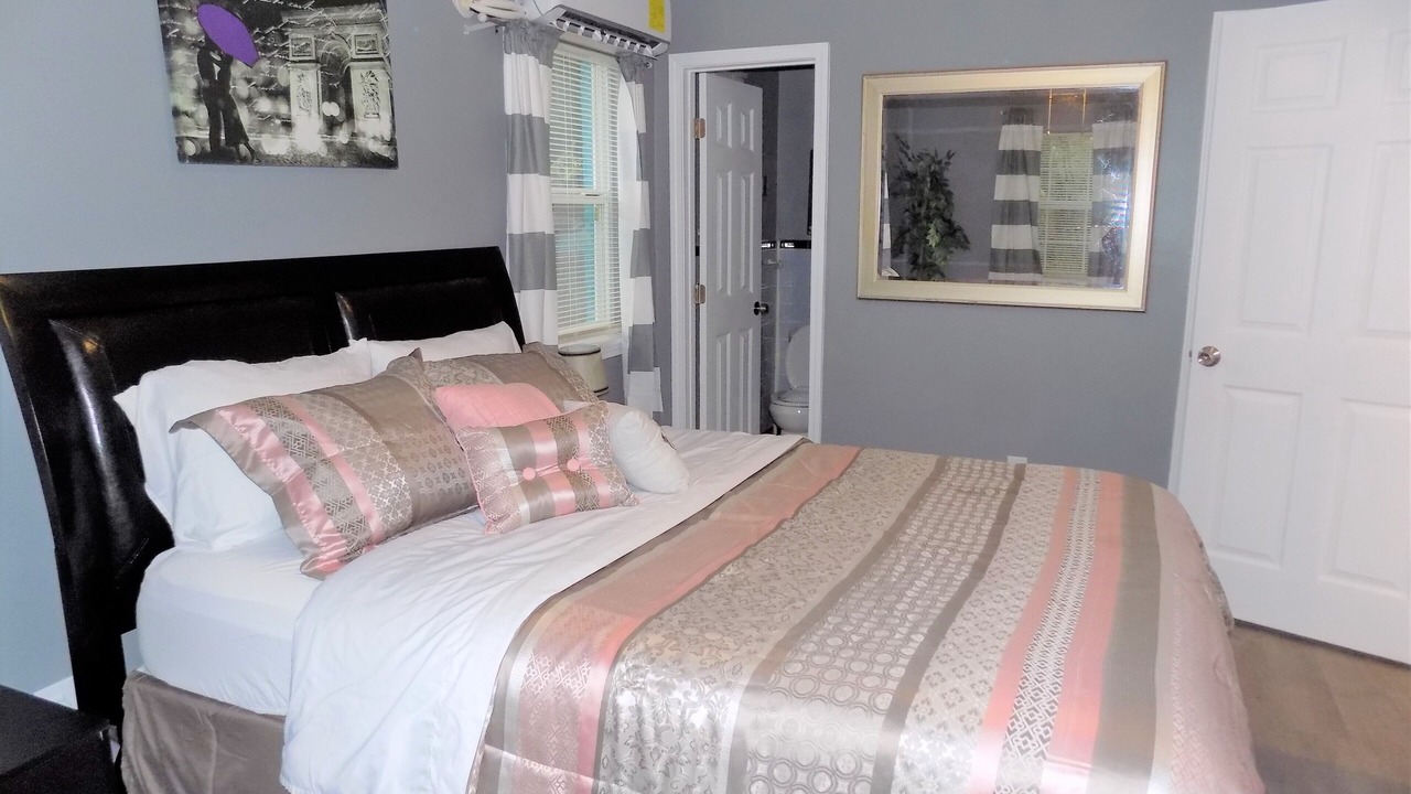 Photo of Bedroom in Navy Point