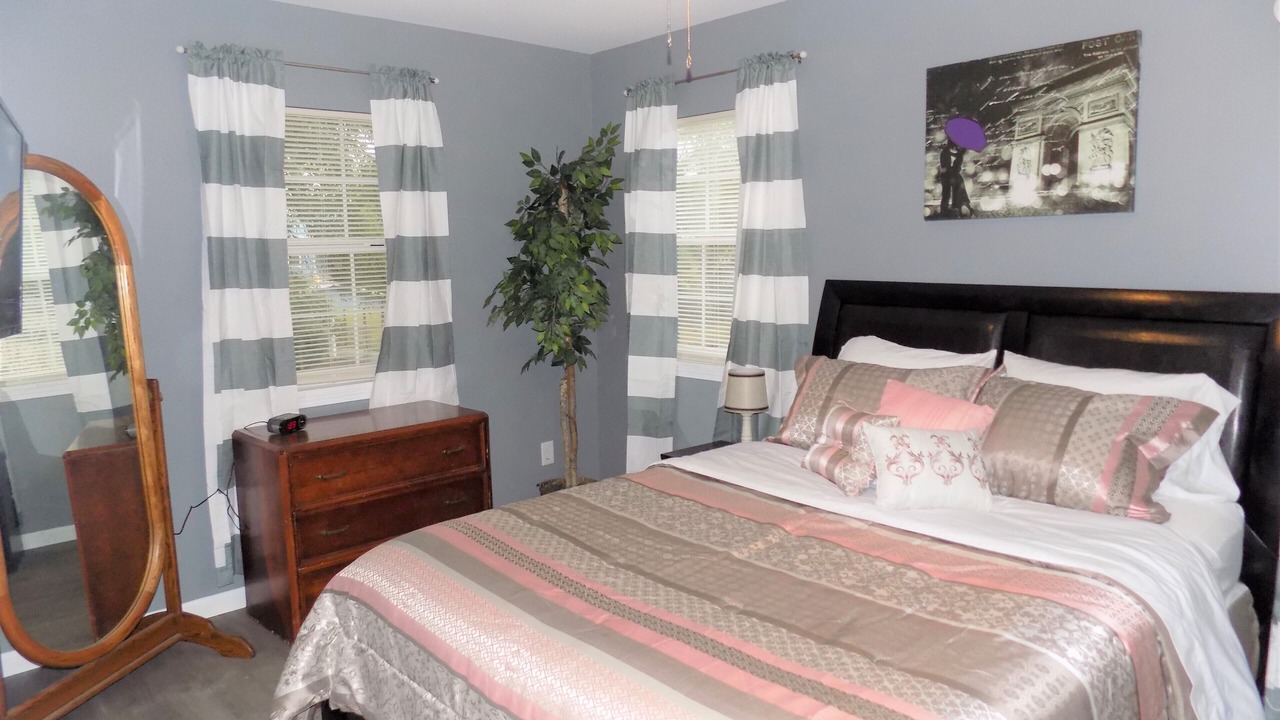 Photo of Bedroom in Navy Point