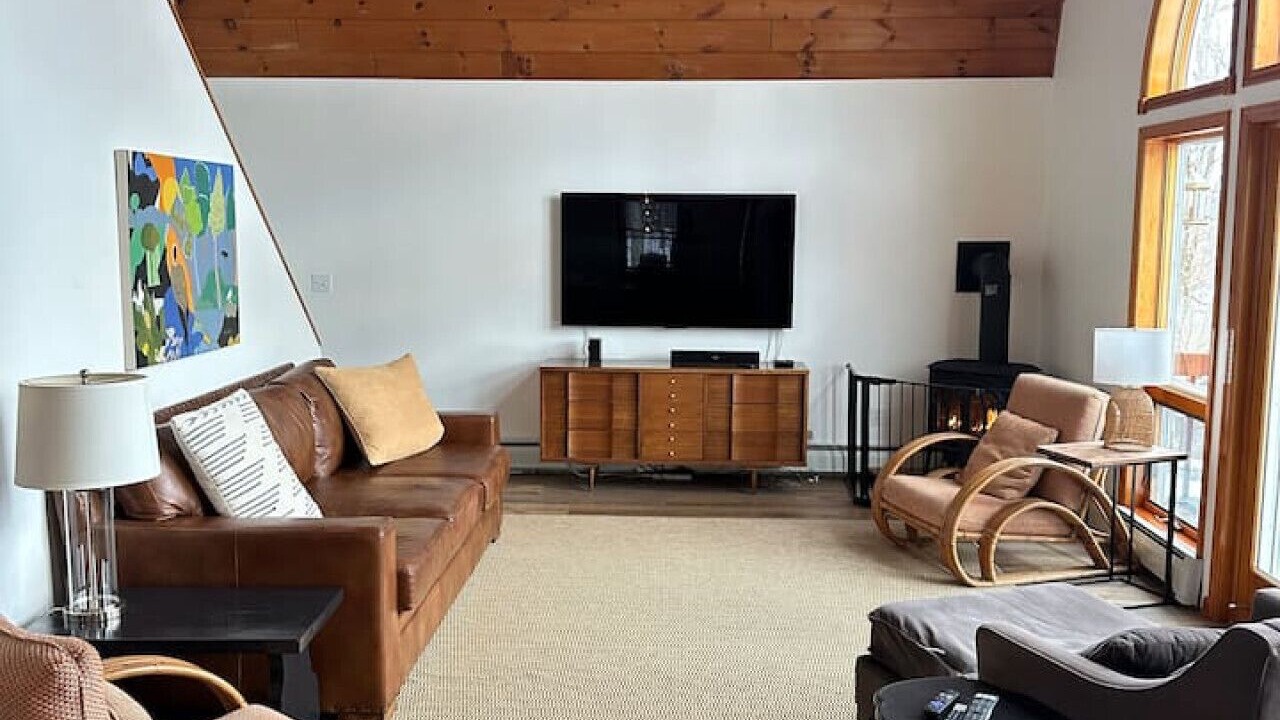 Photo of Livingroom in Roxbury