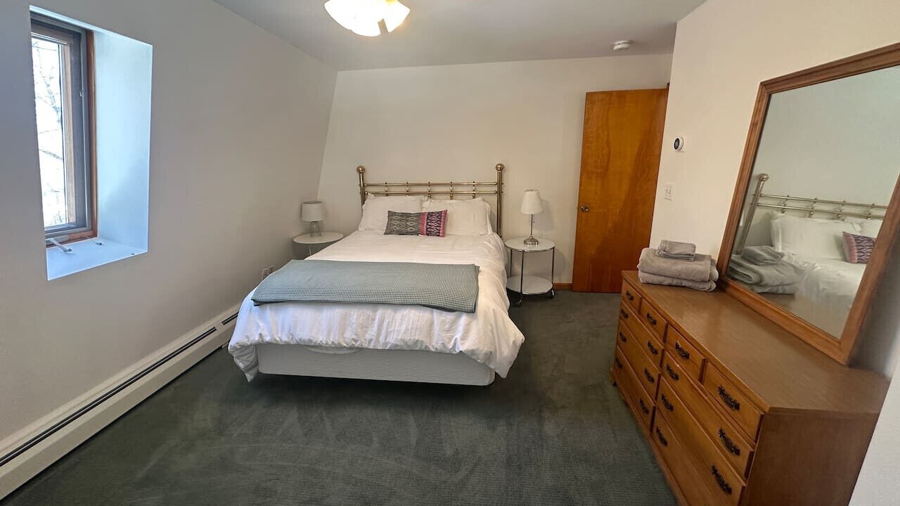 Photo of Bedroom in Roxbury