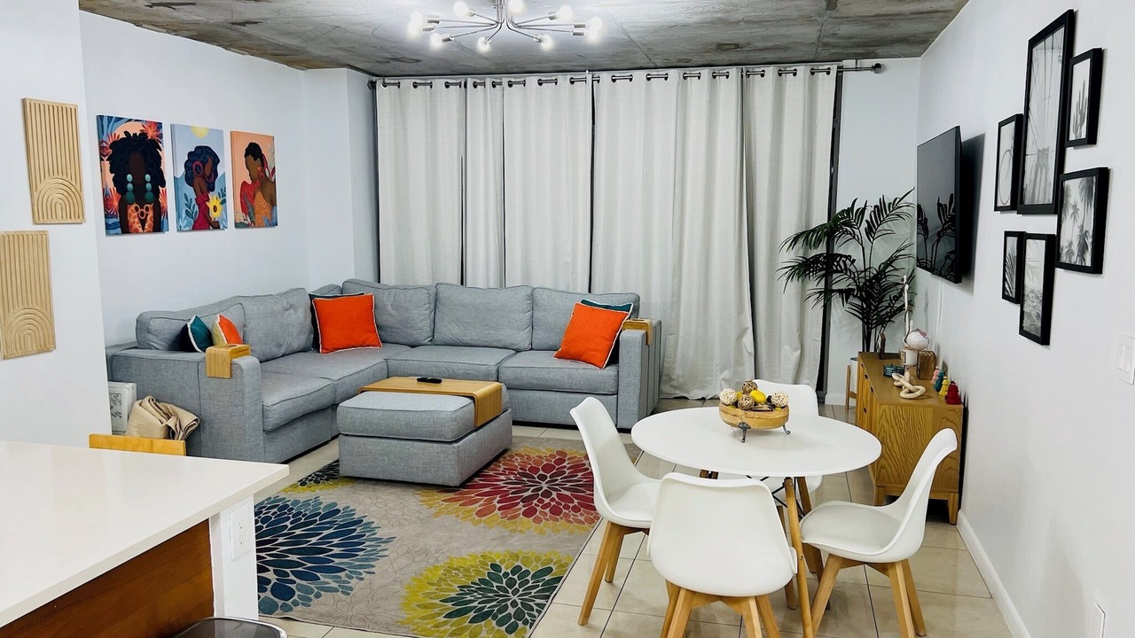 Photo of Livingroom in Midtown