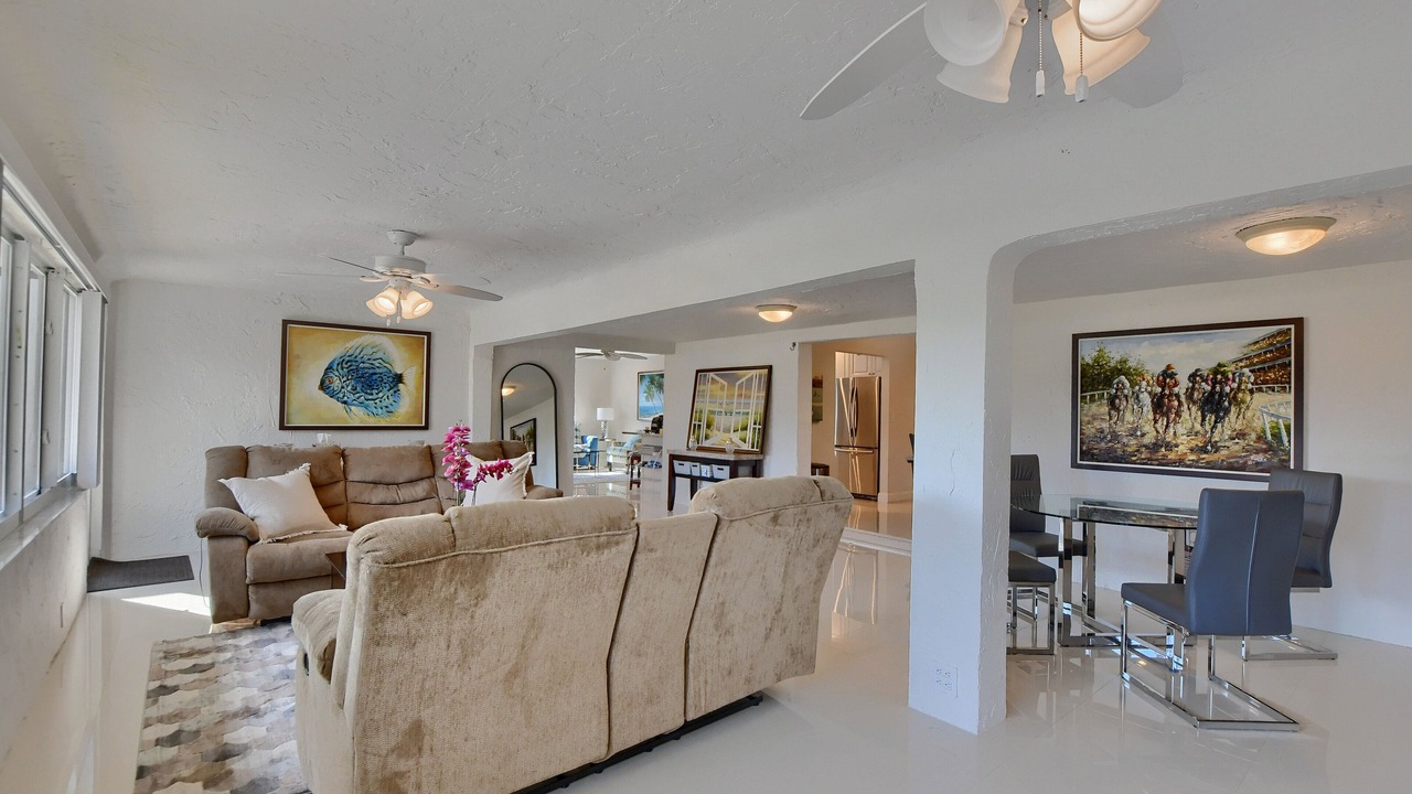 Photo of Livingroom in Tropic Palms