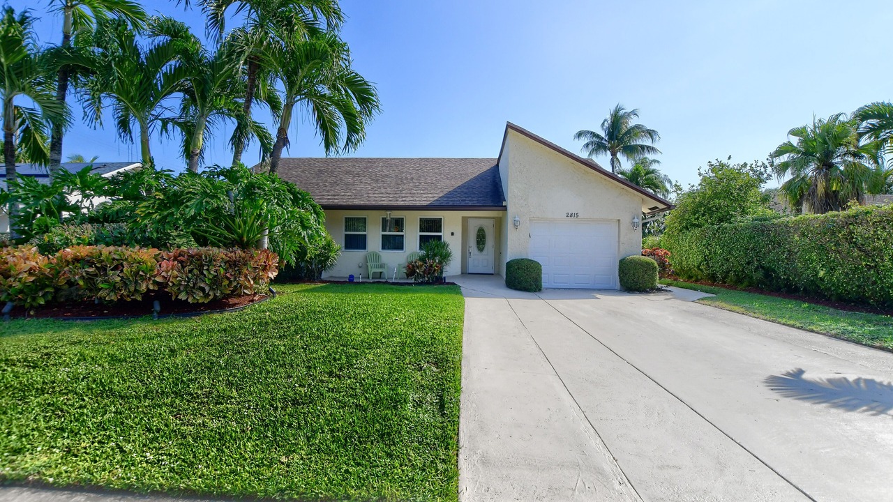 Photo of Outdoor in Tropic Palms