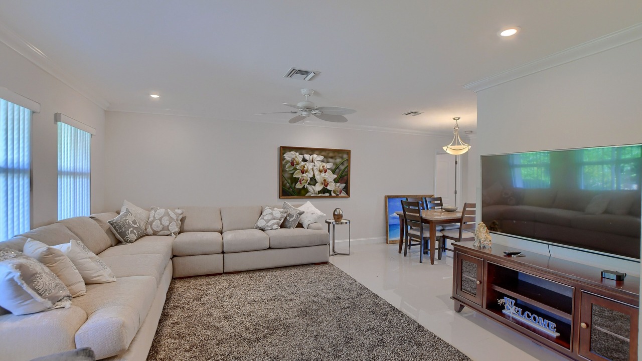 Photo of Livingroom in Tropic Palms