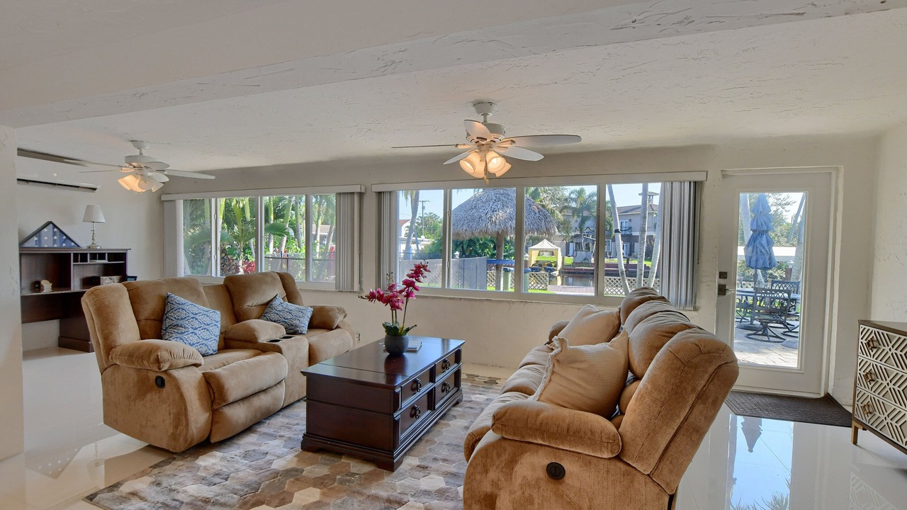 Photo of Livingroom in Tropic Palms