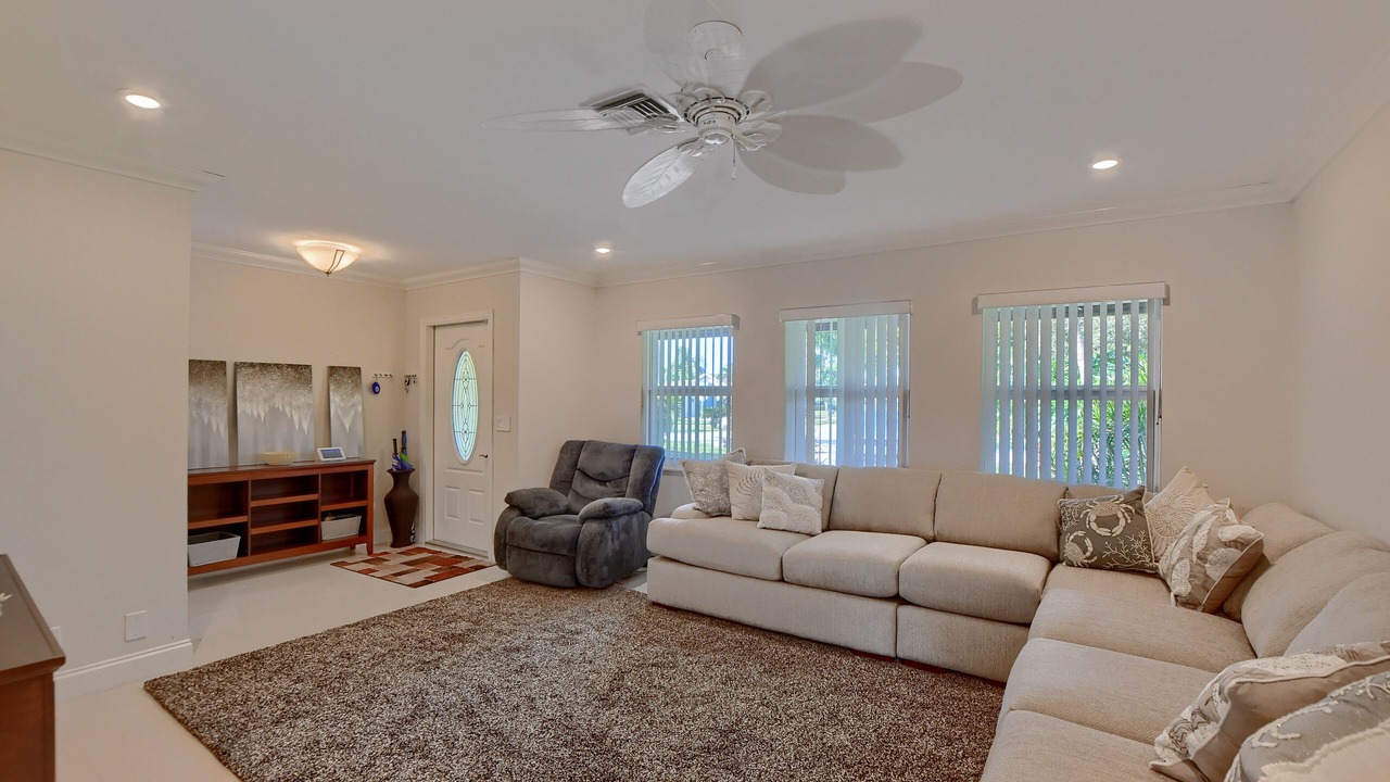 Photo of Livingroom in Tropic Palms
