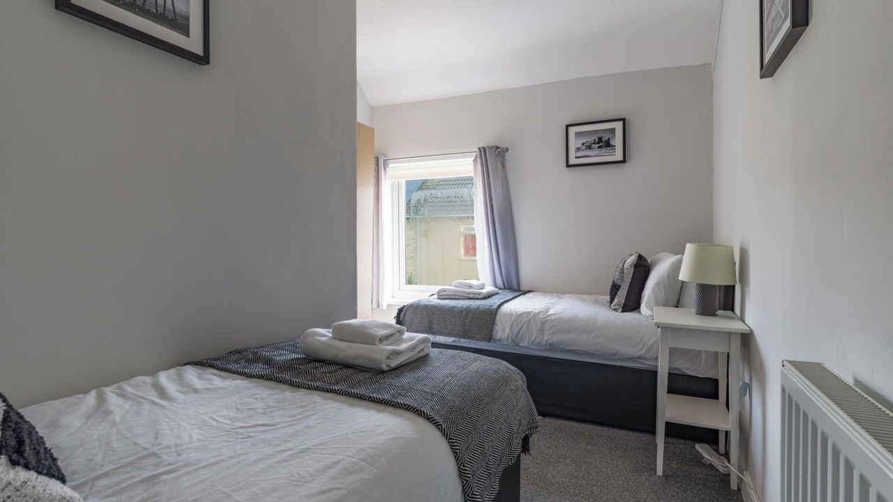 Photo of Others in Hirst