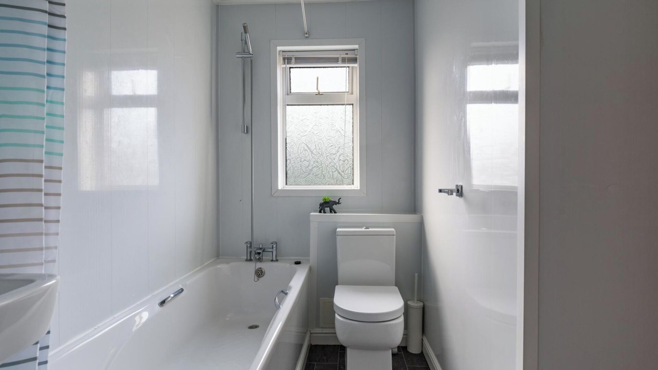 Photo of Others in Hirst