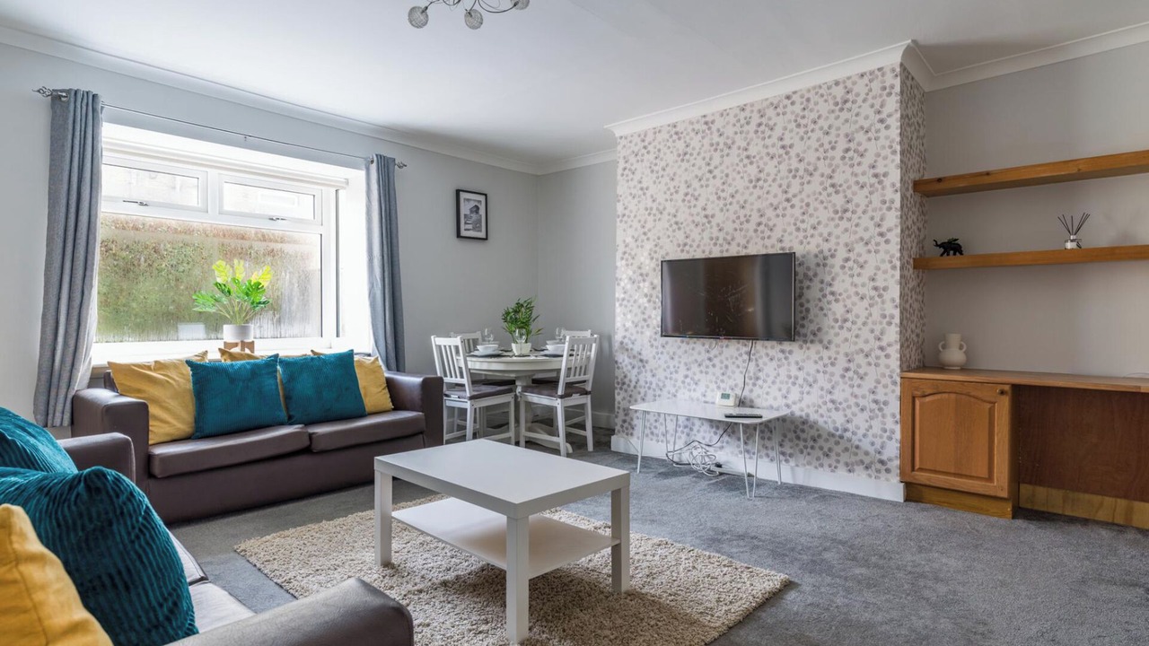 Photo of Others in Hirst