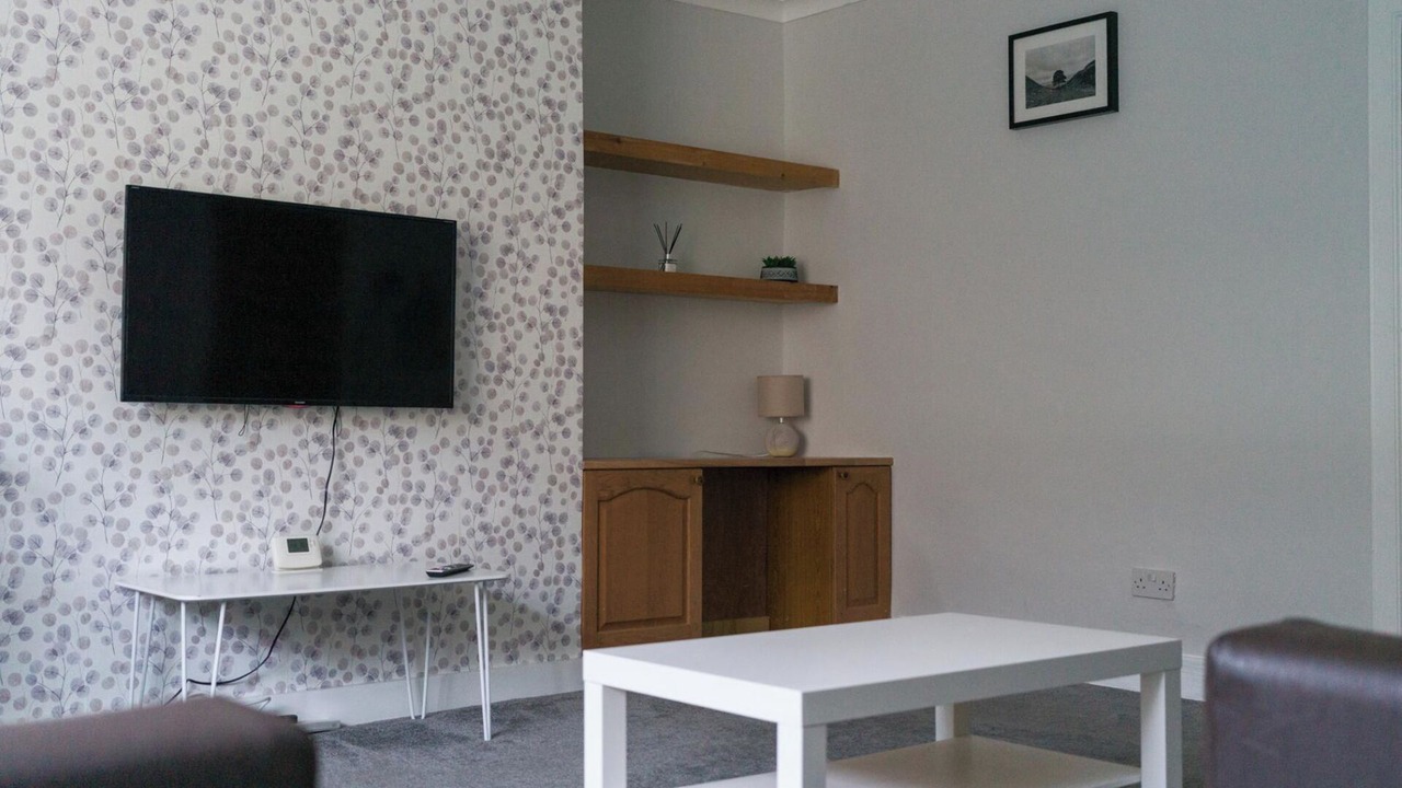 Photo of Others in Hirst