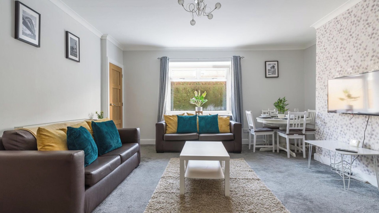 Photo of Others in Hirst