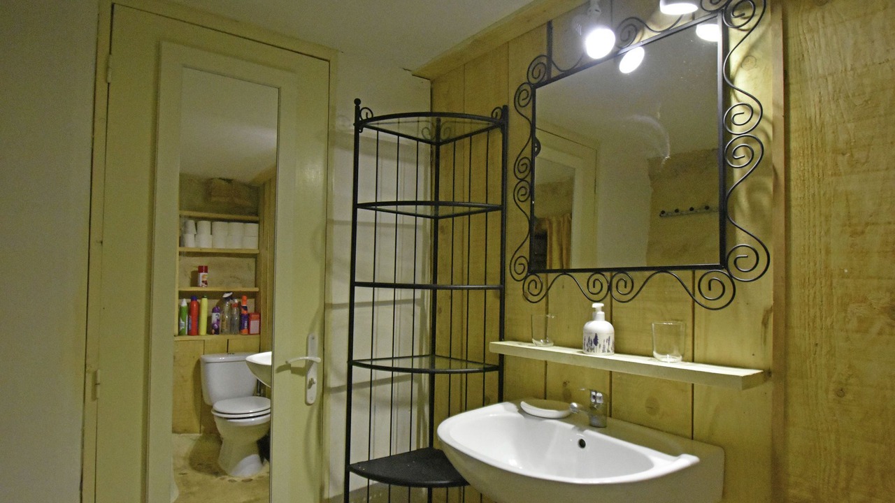 Photo of Bathroom in Saint-Etienne-d'Albagnan