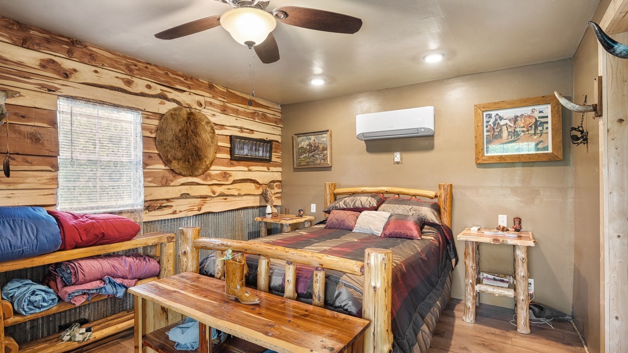 Photo of Bedroom in Smithville