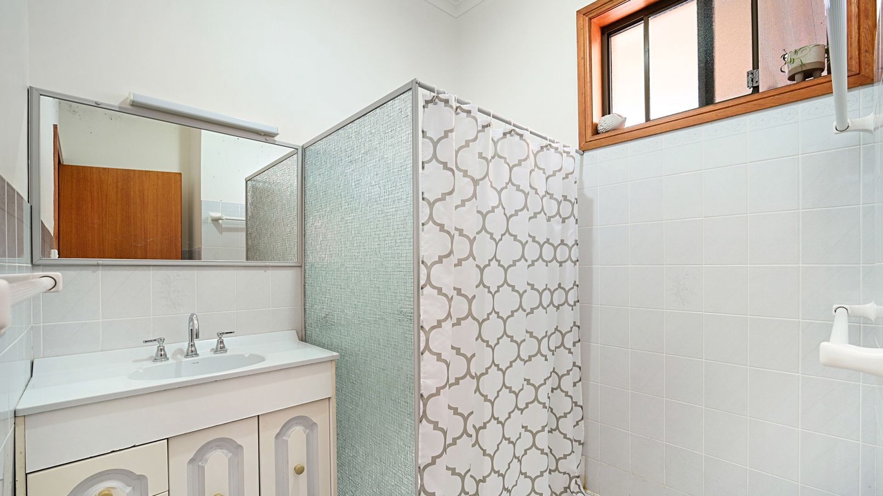 Photo of Bathroom in Black Head