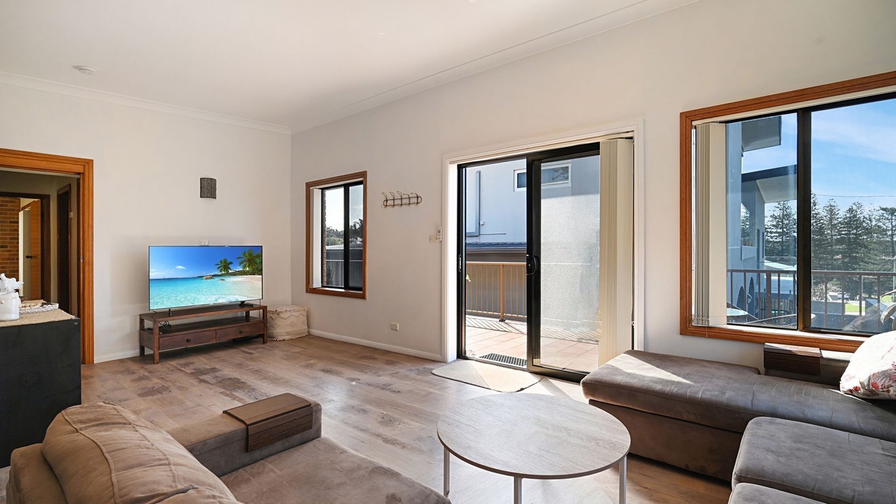 Photo of Livingroom in Black Head