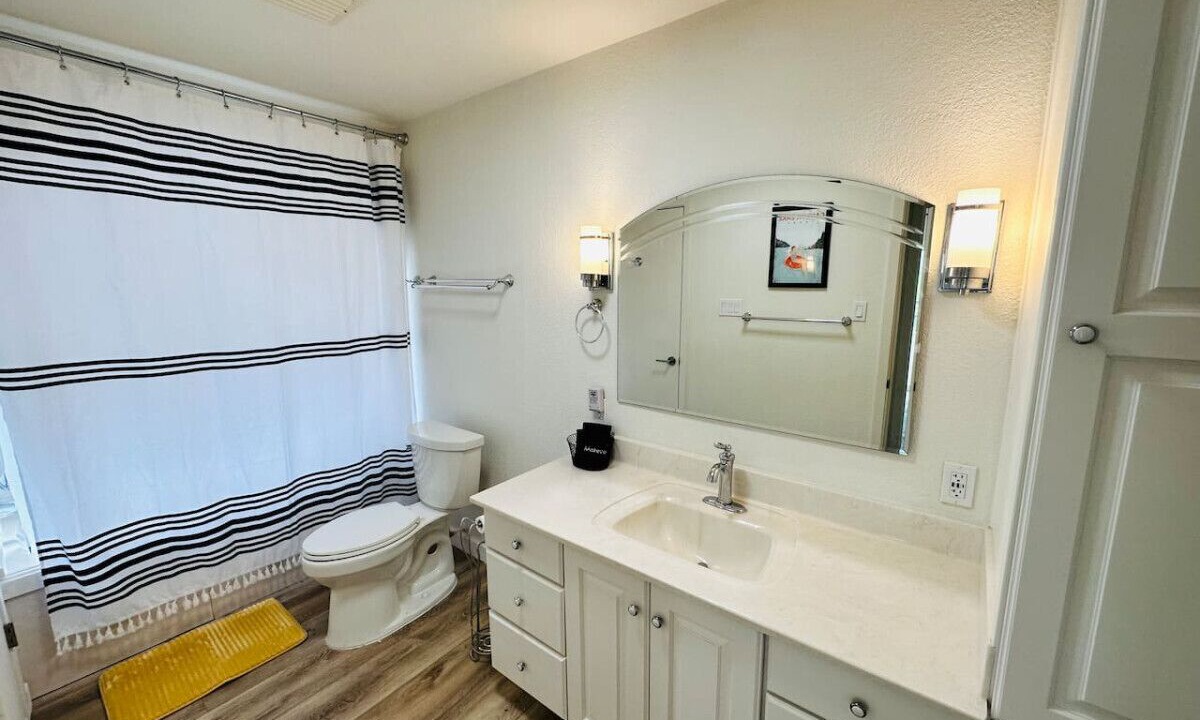 Photo of Bathroom in Canyon Lake