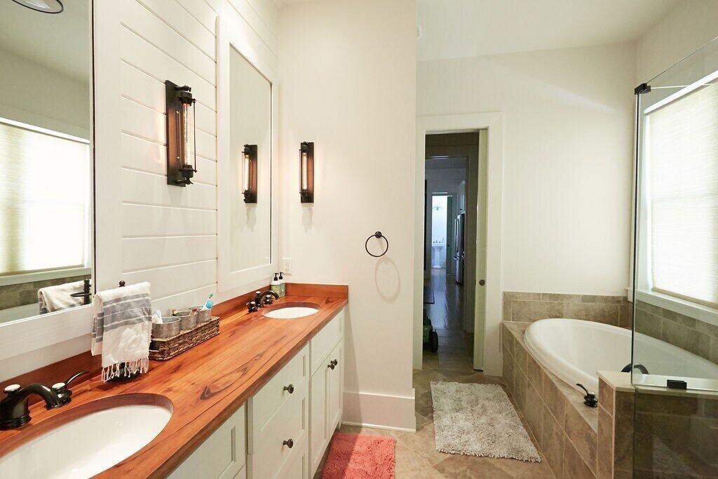 Photo of Bathroom in Chattahoochee Hills