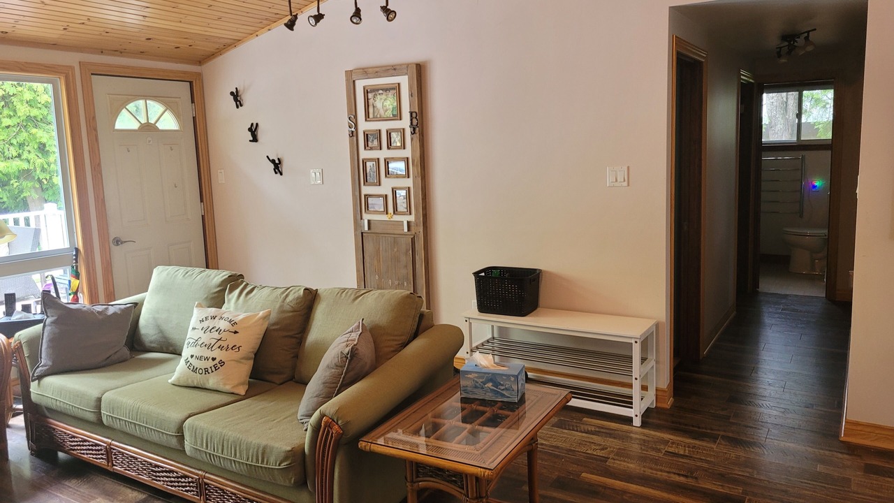 Photo of Livingroom in Point Clark