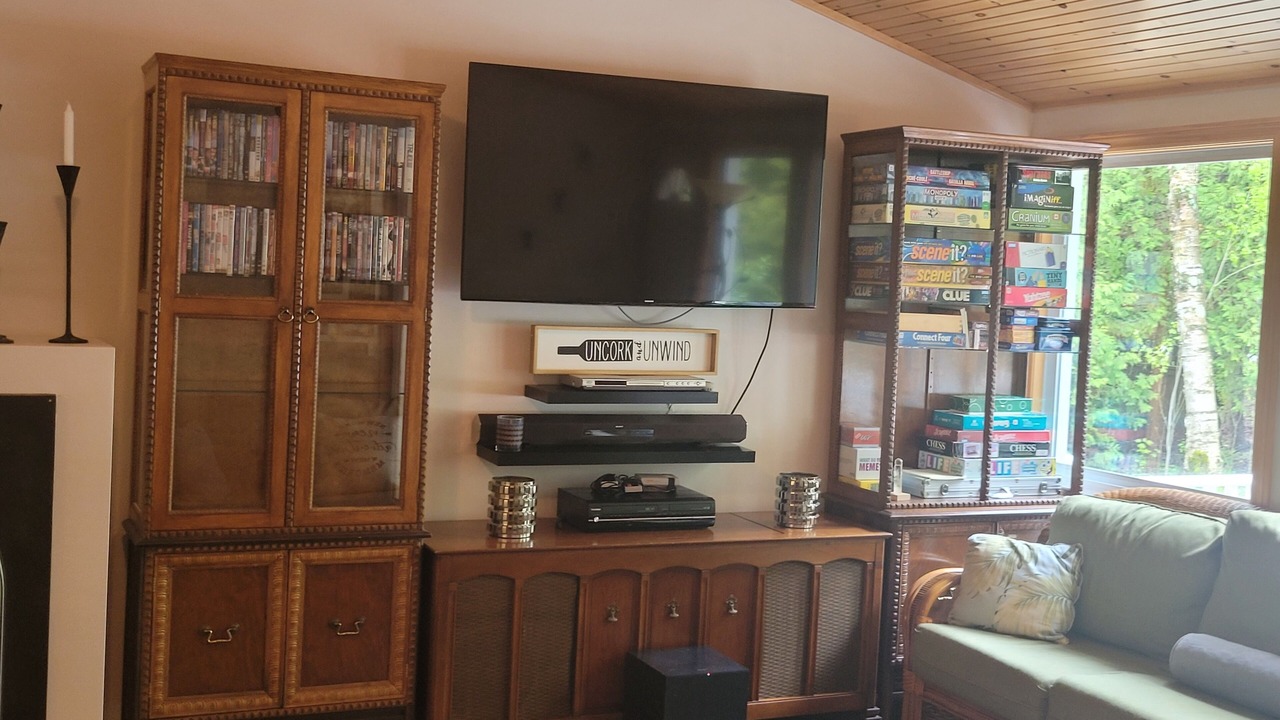 Photo of Livingroom in Point Clark