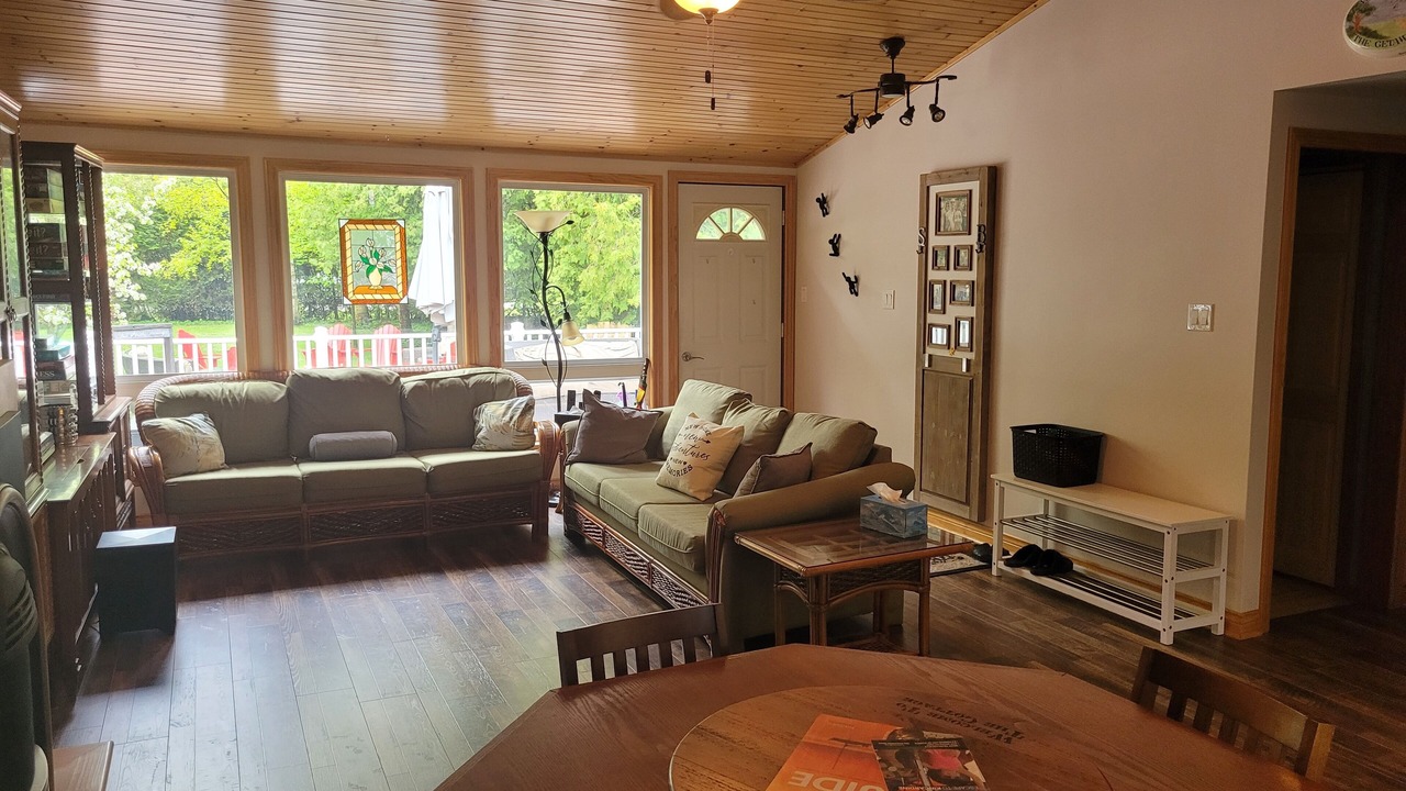 Photo of Livingroom in Point Clark