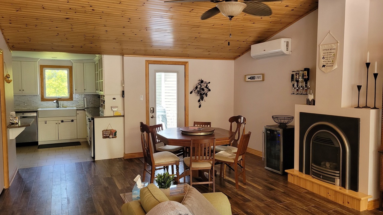 Photo of Livingroom in Point Clark