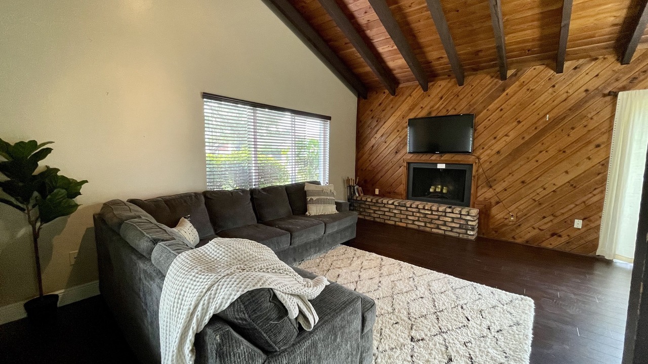Photo of Livingroom in Ludlam