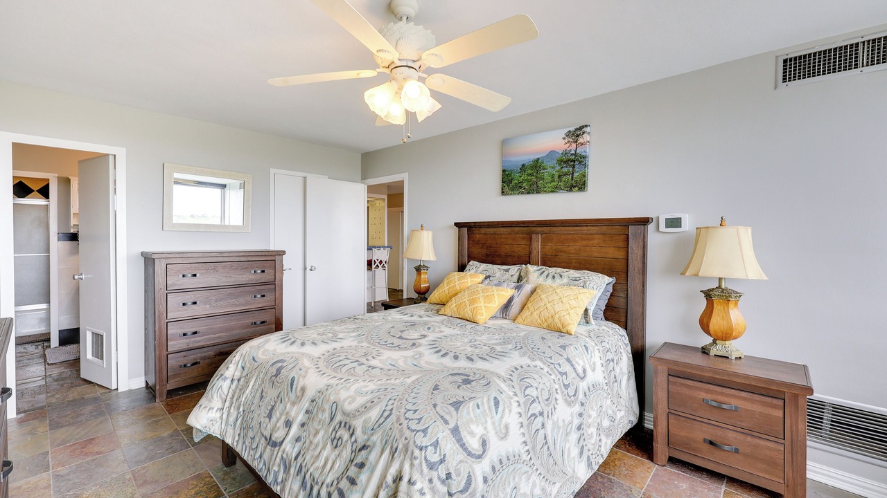 Photo of Bedroom in Mid America