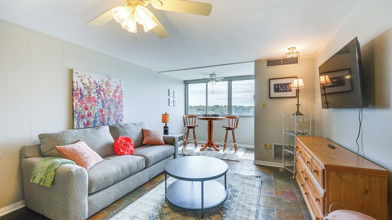 Photo of Livingroom in Mid America