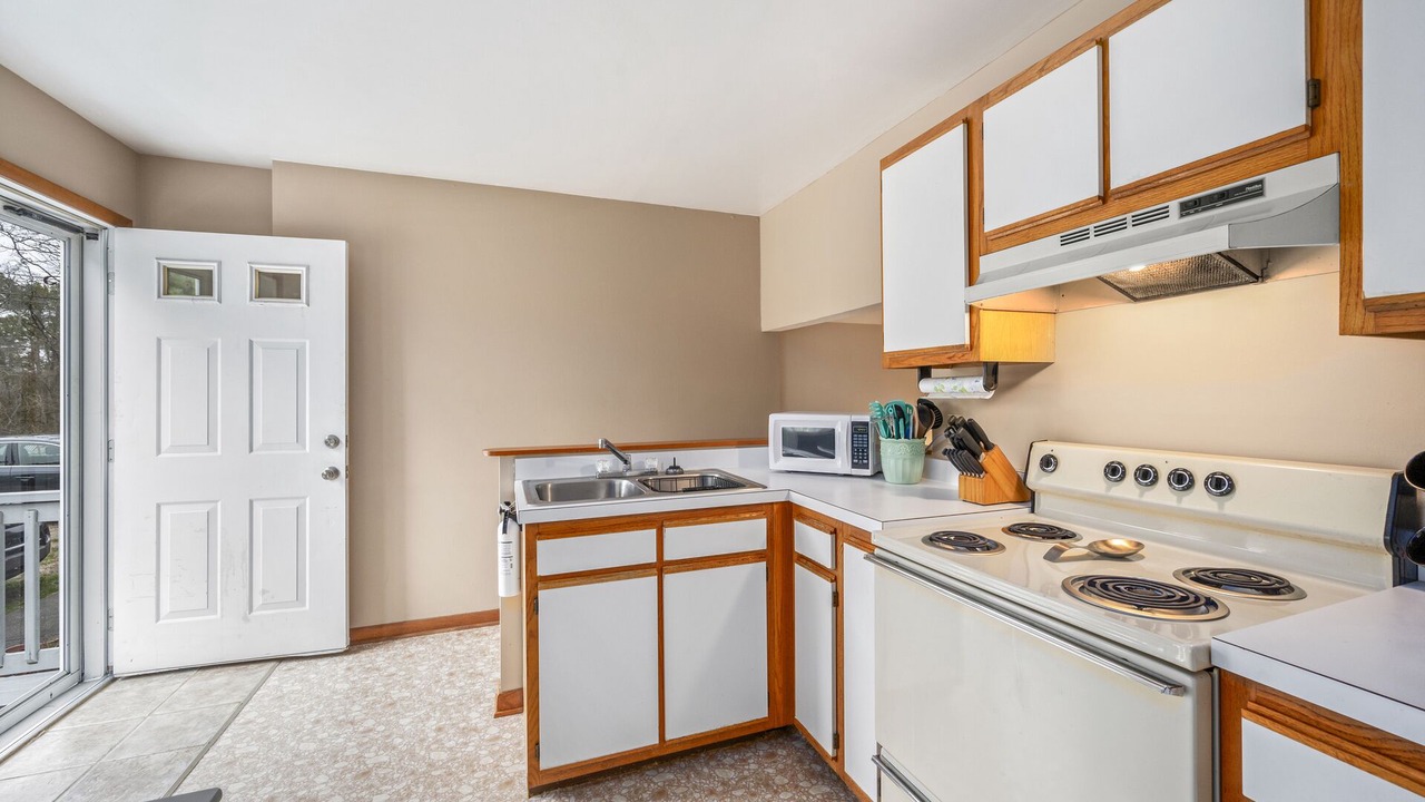 Photo of Others in Deep Hole