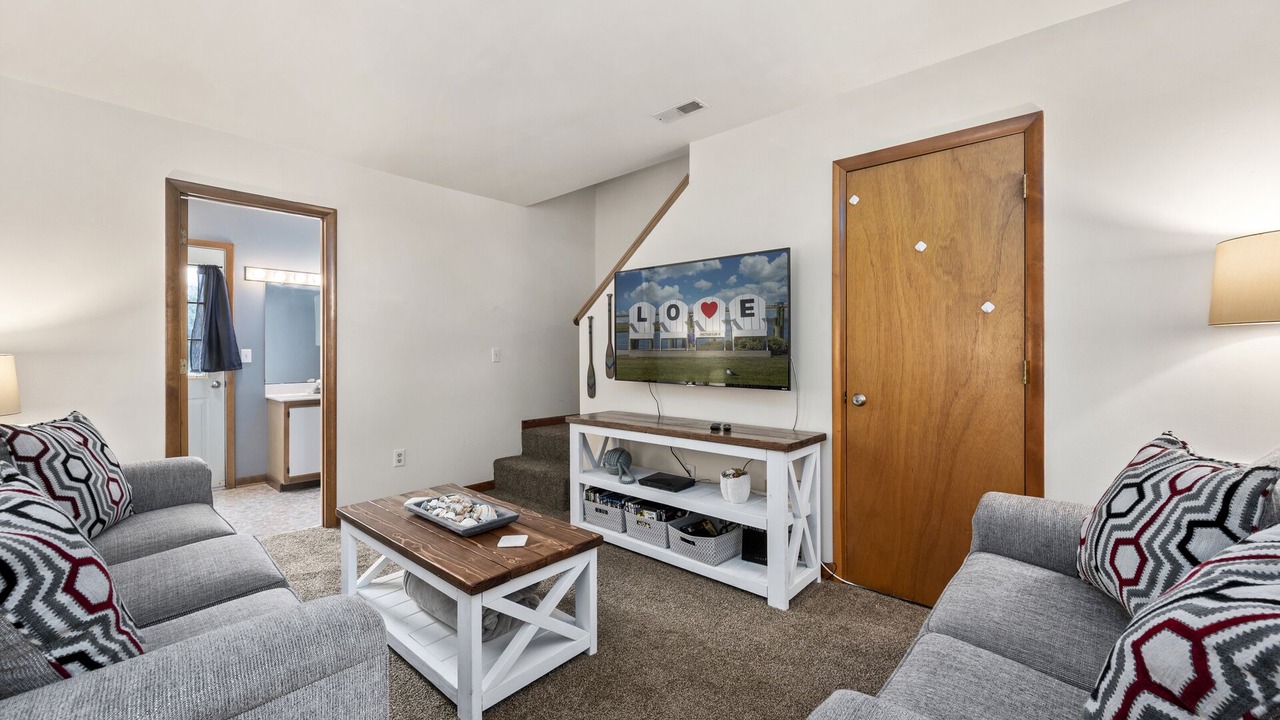 Photo of Others in Deep Hole