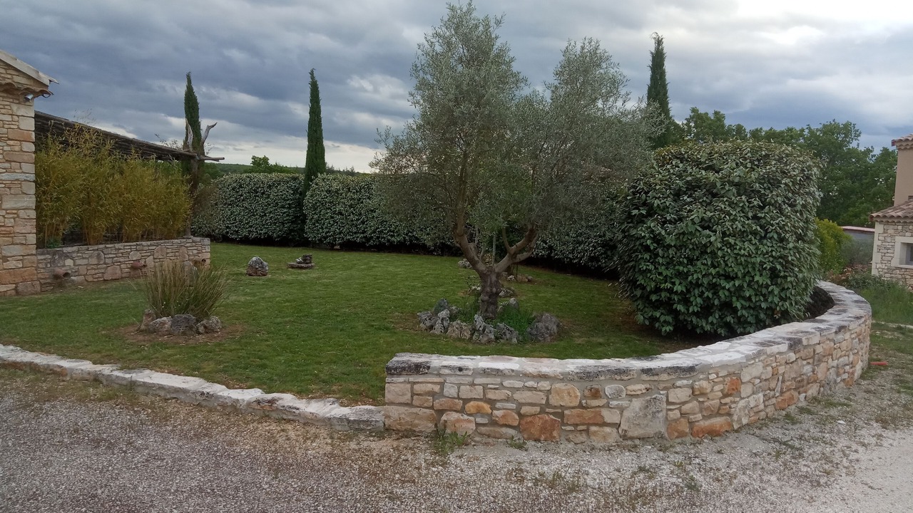 Photo of Outdoor in Issirac