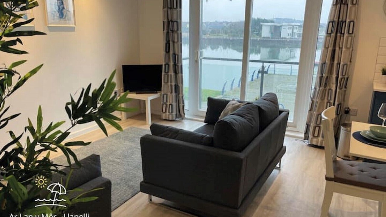 Photo of Livingroom in Llanelli