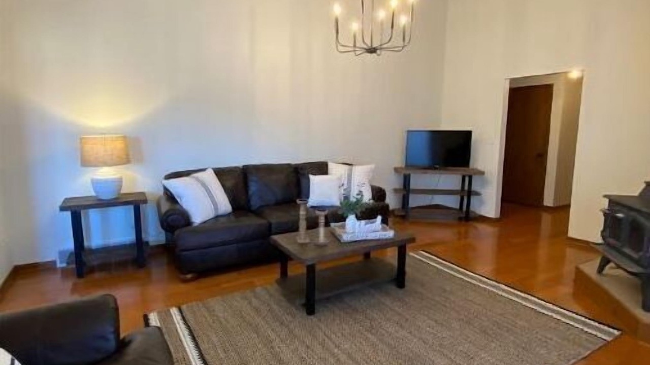 Photo of Livingroom in Wales Center