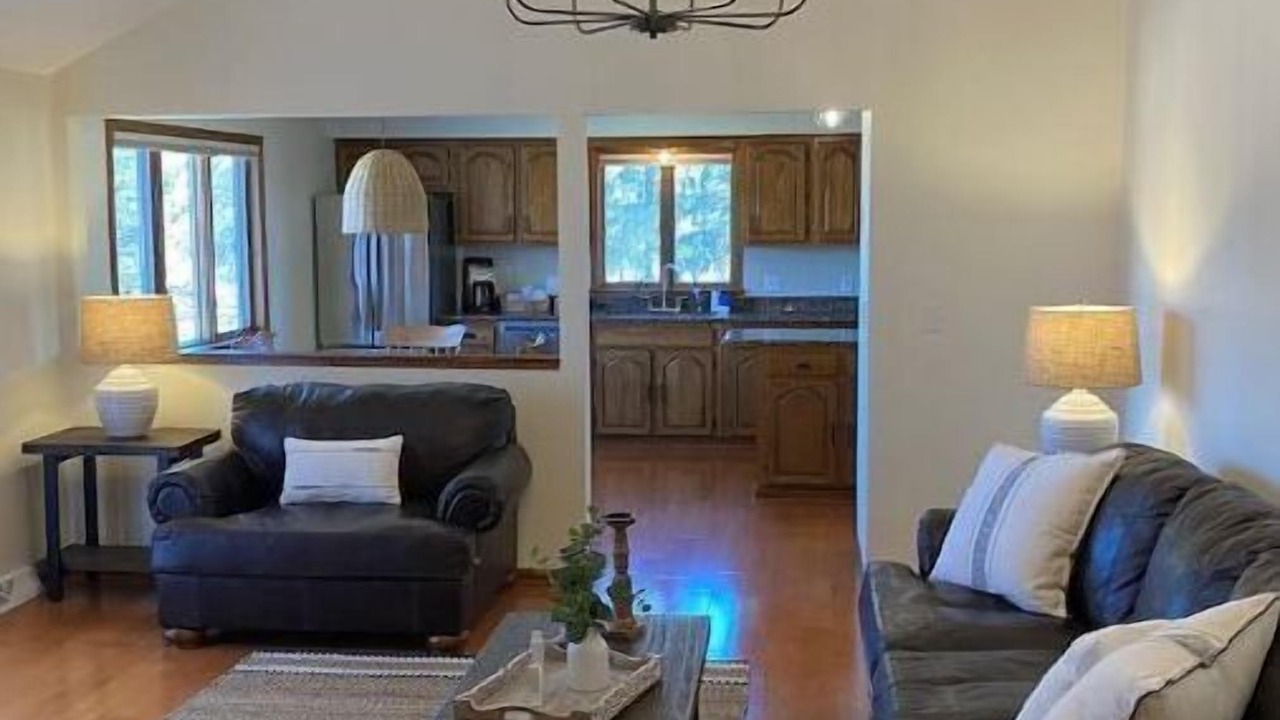 Photo of Livingroom in Wales Center