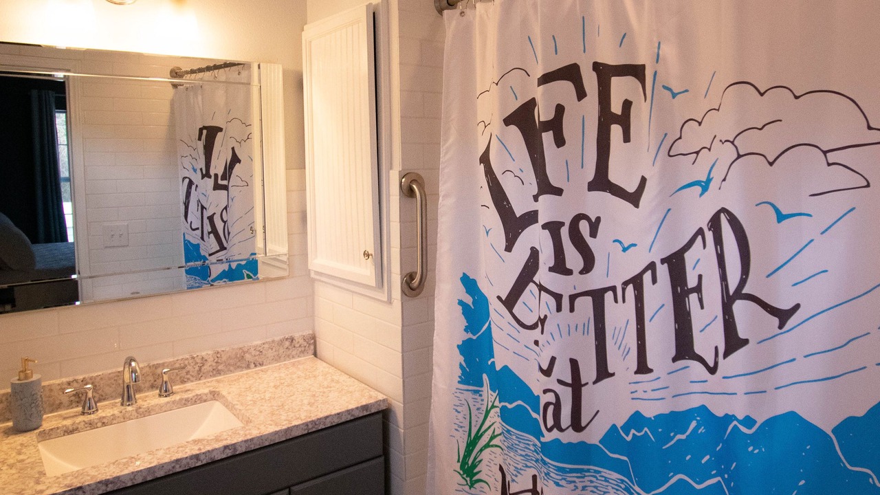 Photo of Bathroom in Pottsboro