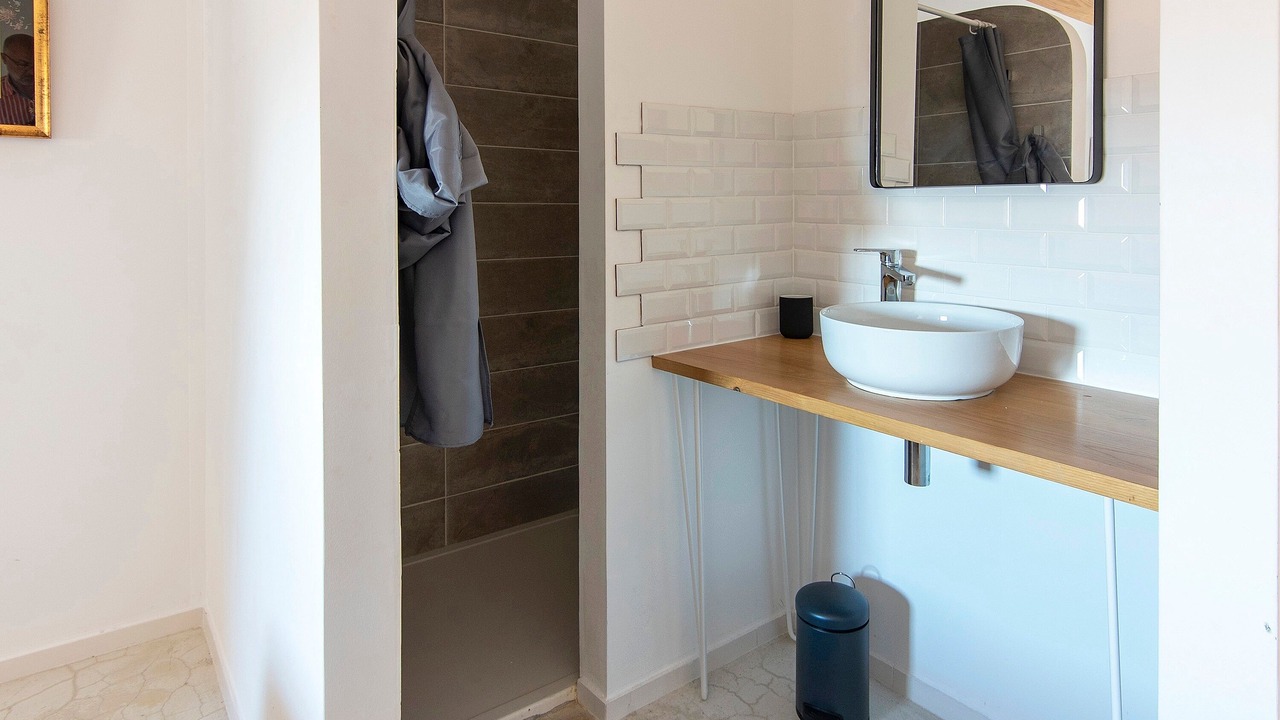 Photo of Bathroom in Saint-Jean-de-Maruejols-et-Avejan