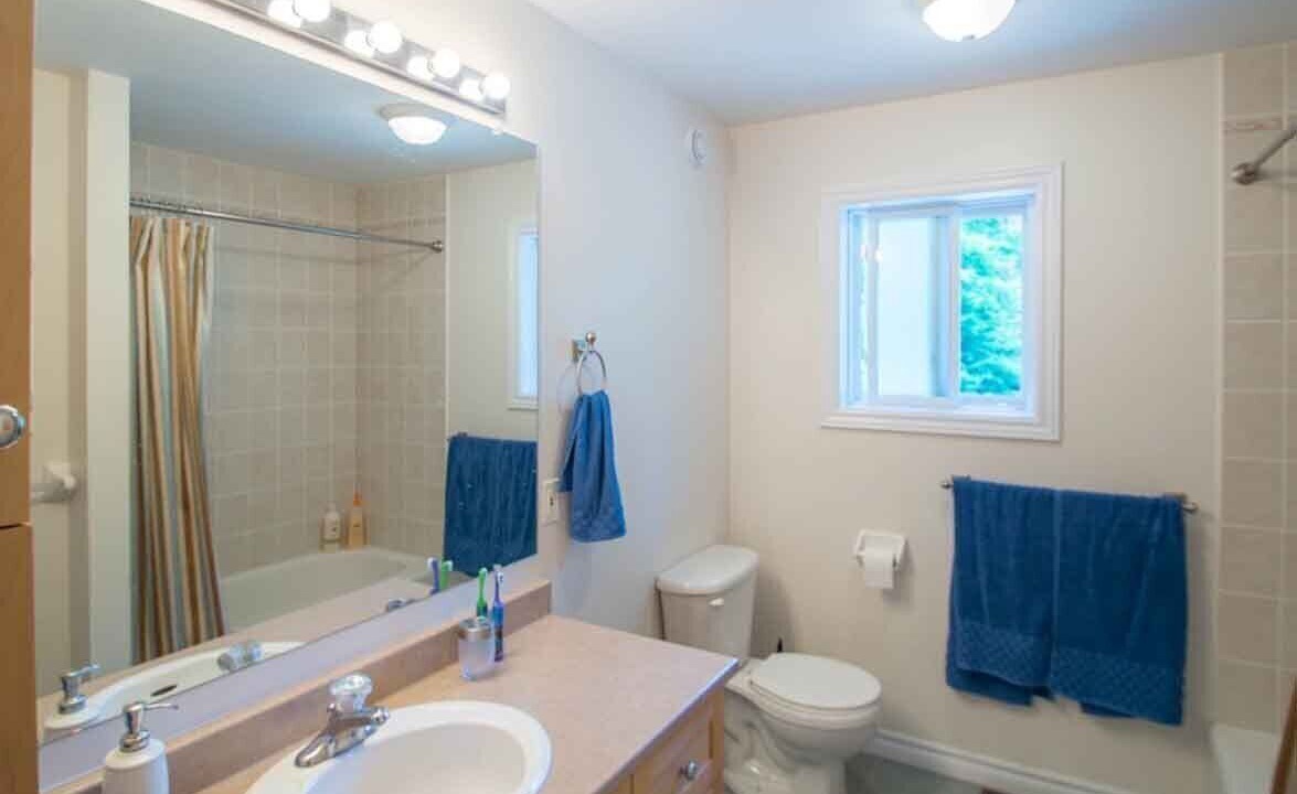 Photo of Bathroom in Dysart et al