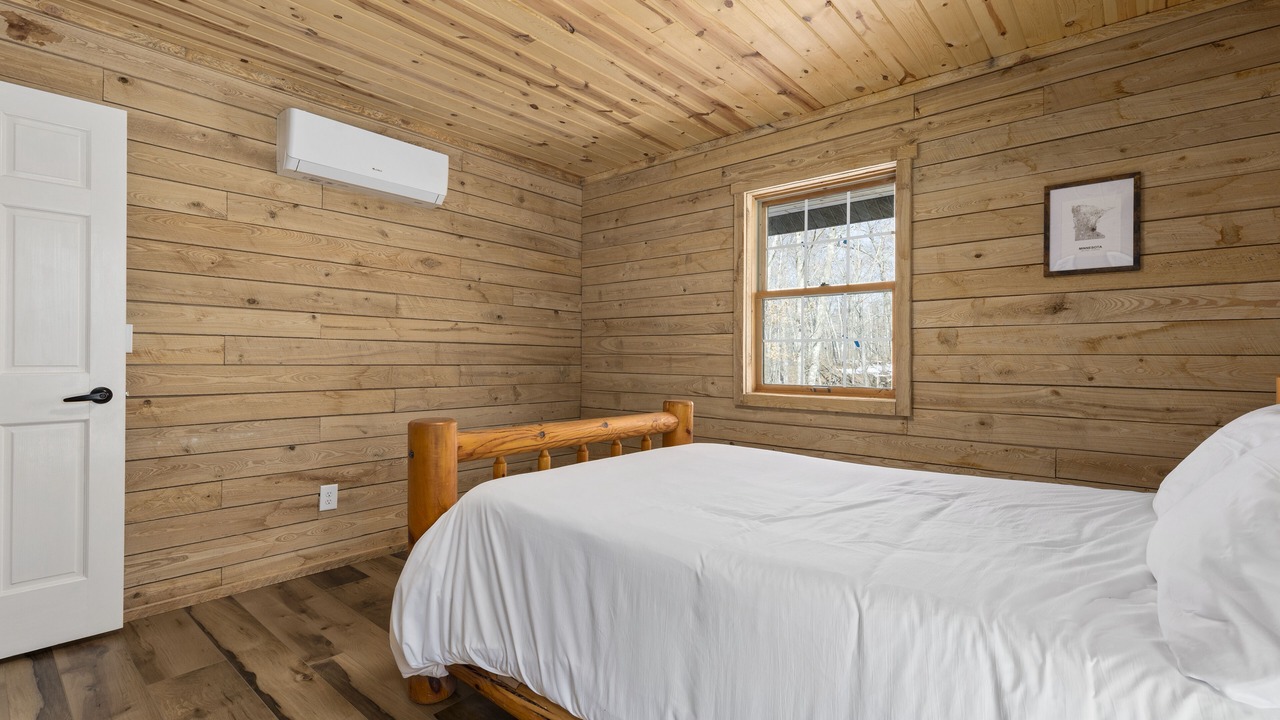 Photo of Bedroom in Longville