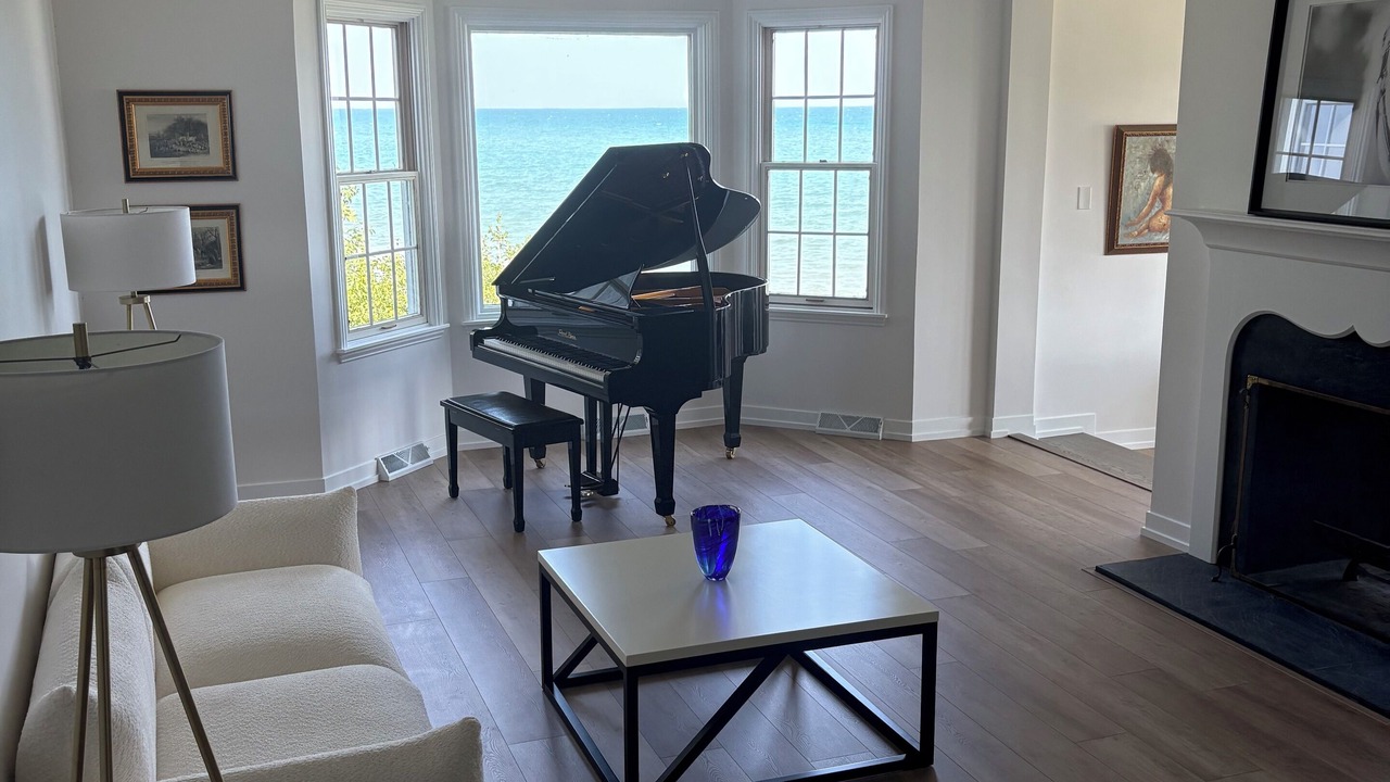 Photo of Livingroom in North Bay
