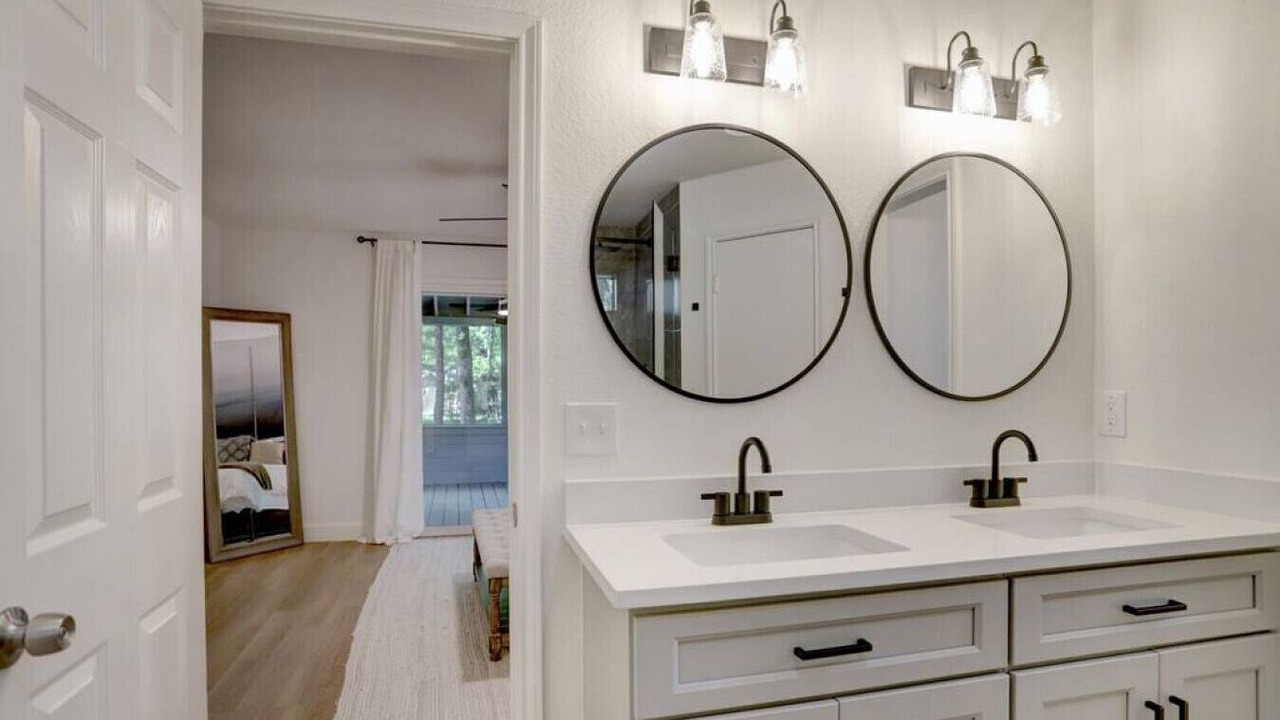 Photo of Bathroom in Grogan's Mill