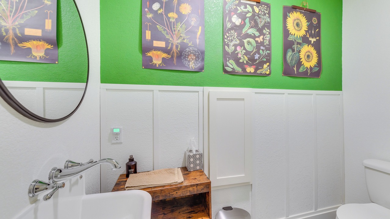 Photo of Bathroom in Austin Ave.