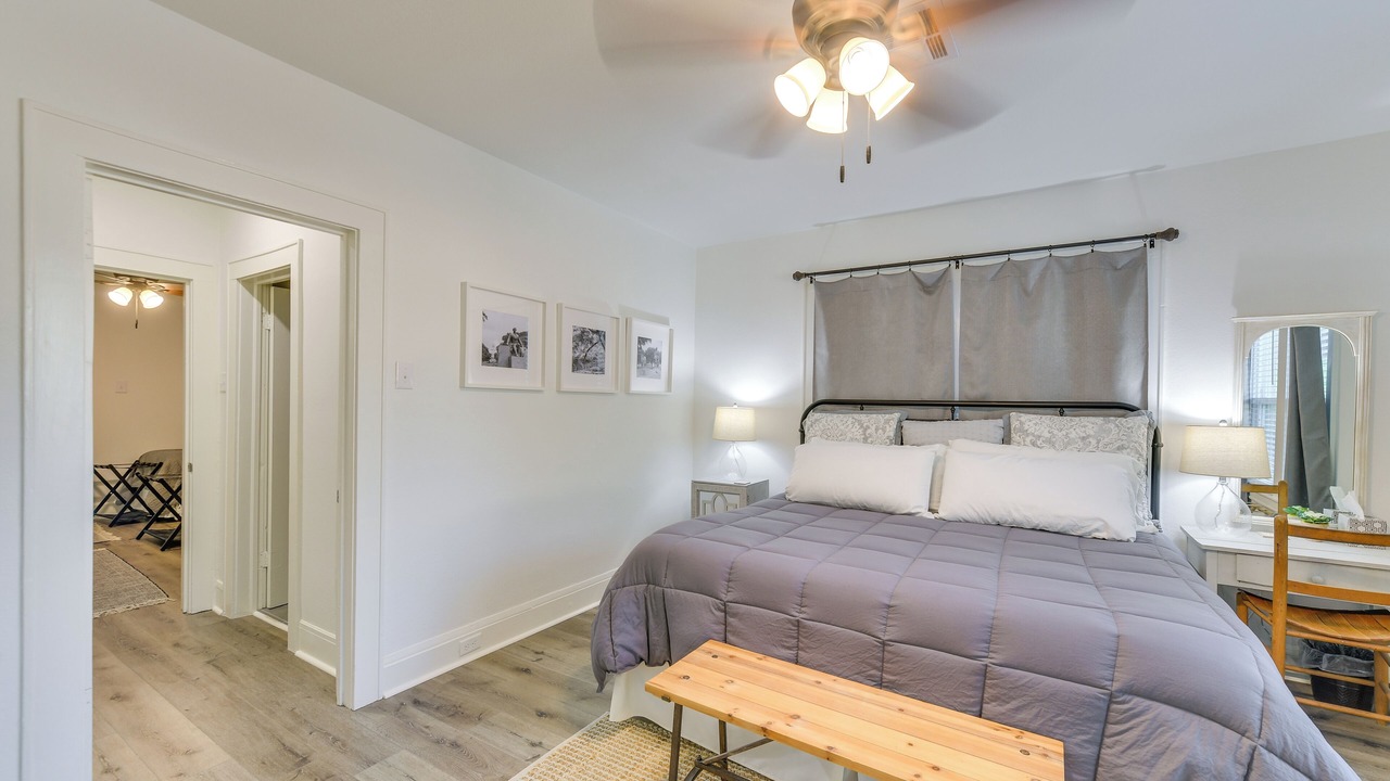 Photo of Bedroom in Austin Ave.
