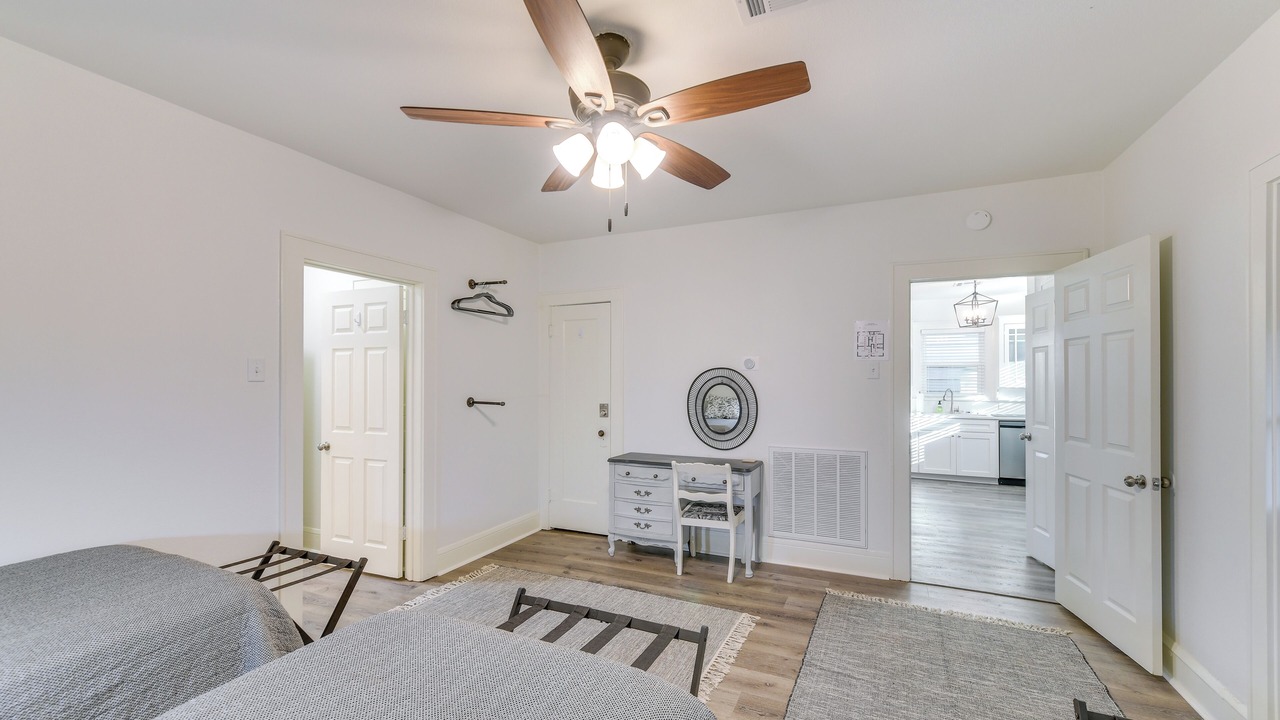 Photo of Bedroom in Austin Ave.