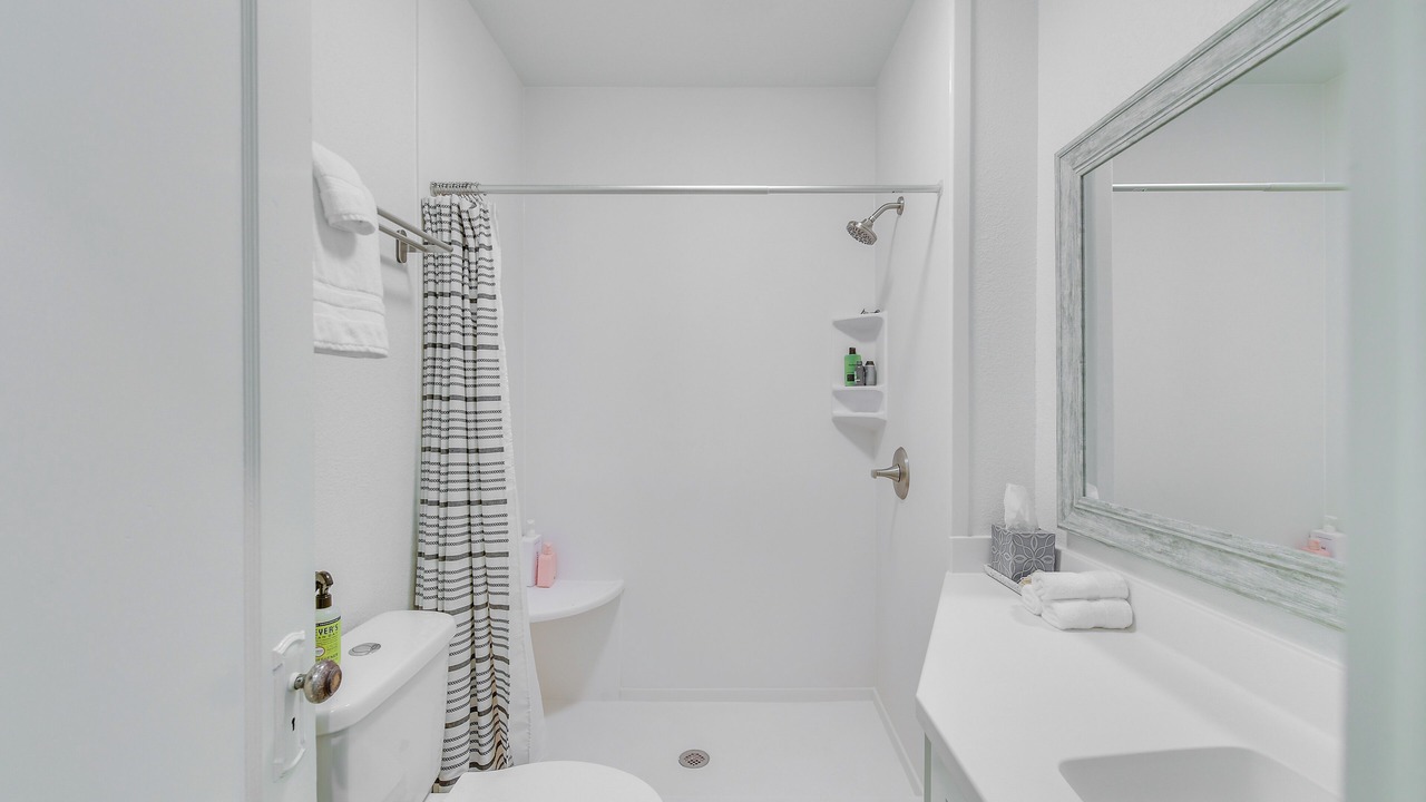 Photo of Bathroom in Austin Ave.