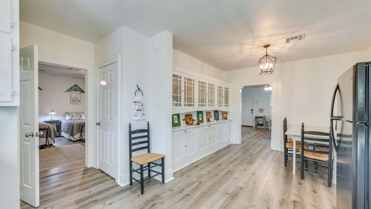 Photo of Bedroom in Austin Ave.