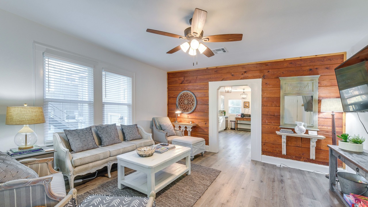 Photo of Bedroom in Austin Ave.