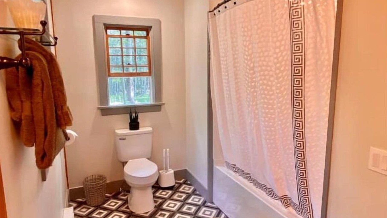 Photo of Bathroom in Warren