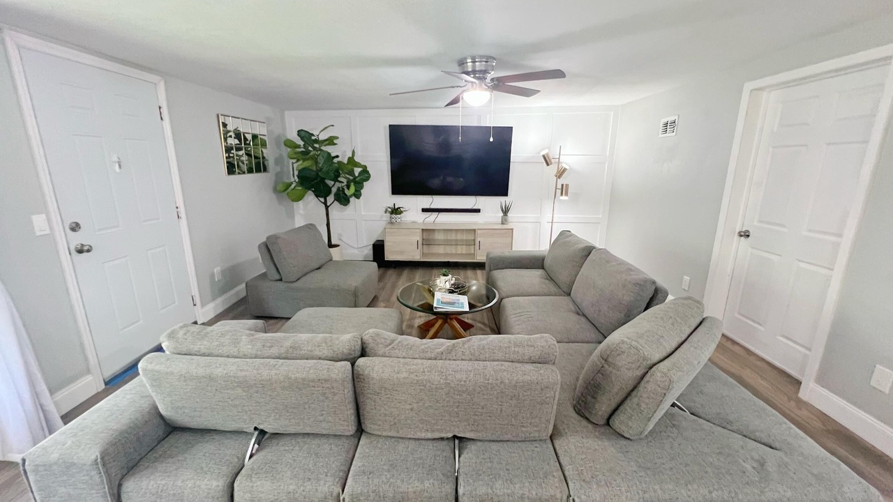 Photo of Livingroom in Oak Ridge