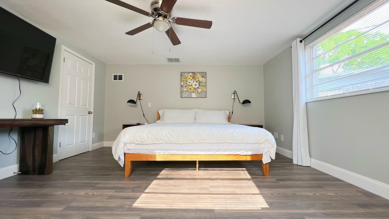 Photo of Bedroom in Oak Ridge