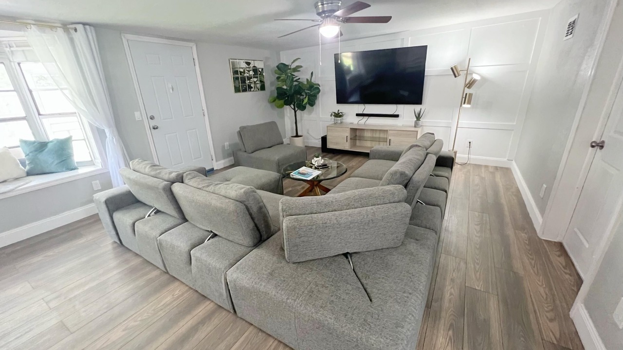 Photo of Livingroom in Oak Ridge